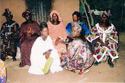 Fatou et Awa Diedhiou en groupe